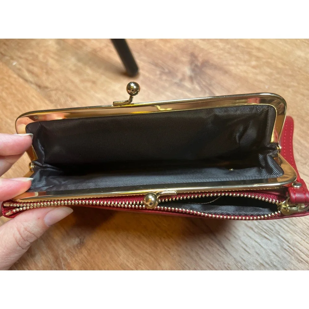 Forever Young Mouse Wristlet Wallet Women Red Kiss Lock Graphic NEW with Flaw